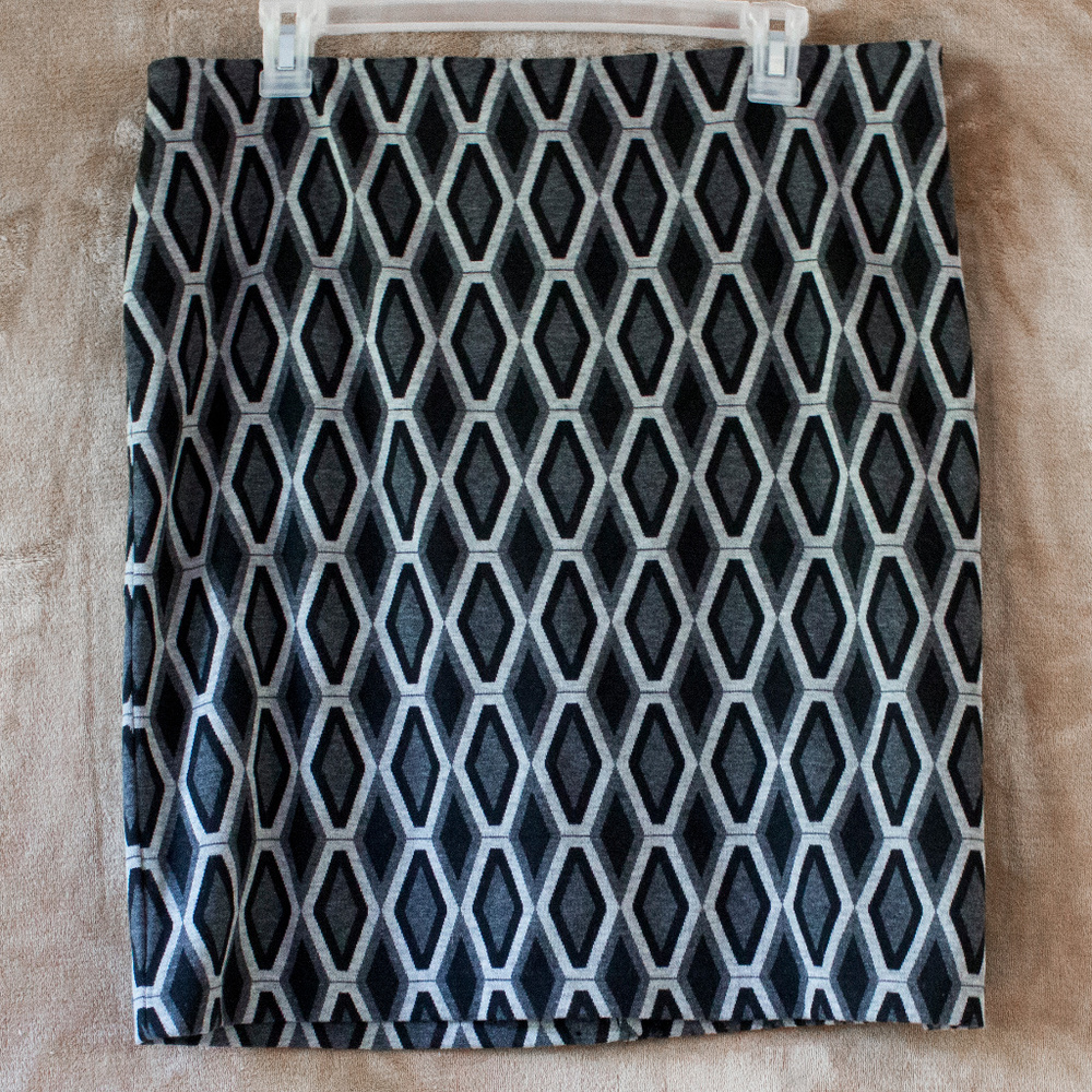 2/$20 Worthington Skirt knit Diamond Gray - Picture 2 of 4